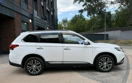 Mitsubishi Outlander III рестайлинг 3, 2016 год, 2 150 000 рублей, 7 фотография