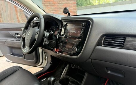 Mitsubishi Outlander III рестайлинг 3, 2016 год, 2 150 000 рублей, 17 фотография