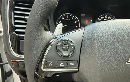 Mitsubishi Outlander III рестайлинг 3, 2016 год, 2 150 000 рублей, 32 фотография