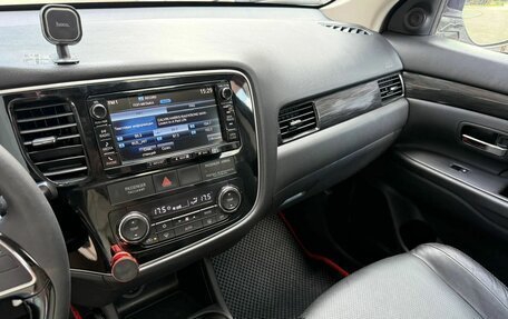 Mitsubishi Outlander III рестайлинг 3, 2016 год, 2 150 000 рублей, 28 фотография