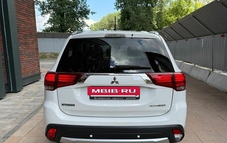 Mitsubishi Outlander III рестайлинг 3, 2016 год, 2 150 000 рублей, 24 фотография