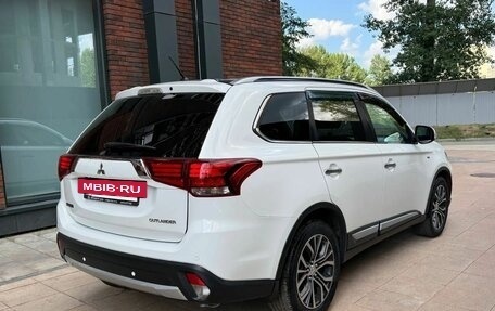 Mitsubishi Outlander III рестайлинг 3, 2016 год, 2 150 000 рублей, 20 фотография
