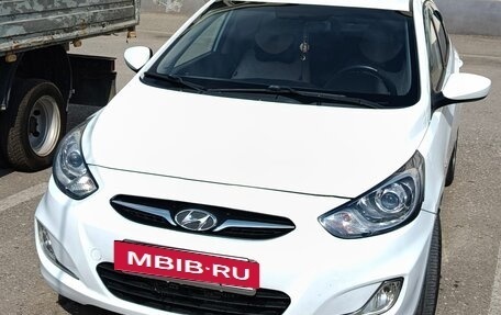Hyundai Solaris II рестайлинг, 2013 год, 620 000 рублей, 1 фотография