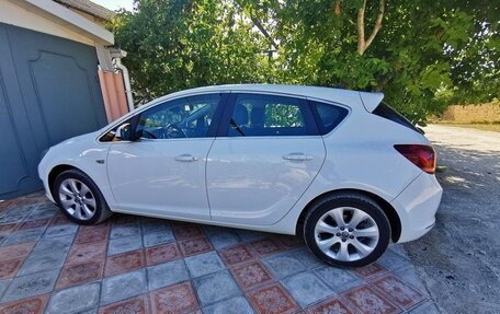 Opel Astra J, 2014 год, 810 000 рублей, 2 фотография