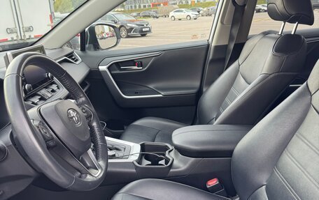 Toyota RAV4, 2021 год, 3 650 000 рублей, 9 фотография