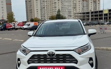 Toyota RAV4, 2021 год, 3 650 000 рублей, 7 фотография
