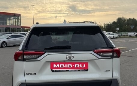 Toyota RAV4, 2021 год, 3 650 000 рублей, 4 фотография