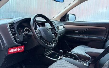 Mitsubishi Outlander III рестайлинг 3, 2018 год, 1 999 000 рублей, 7 фотография