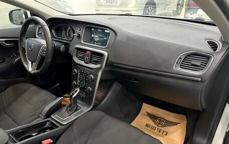 Volvo V40 II рестайлинг, 2016 год, 1 160 000 рублей, 22 фотография