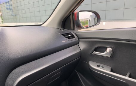 KIA Rio III рестайлинг, 2016 год, 910 000 рублей, 20 фотография