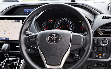 Toyota Voxy III, 2021 год, 1 750 000 рублей, 5 фотография