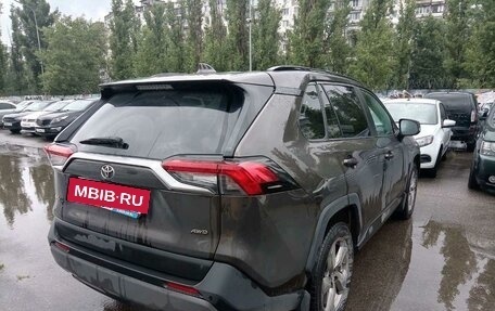 Toyota RAV4, 2020 год, 3 025 000 рублей, 4 фотография