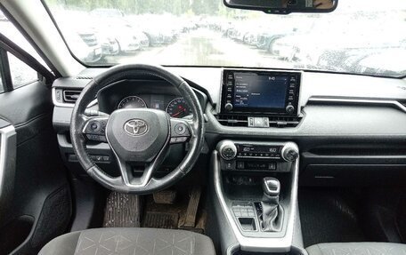 Toyota RAV4, 2020 год, 3 025 000 рублей, 6 фотография