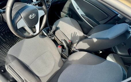 Hyundai Solaris II рестайлинг, 2013 год, 750 000 рублей, 12 фотография