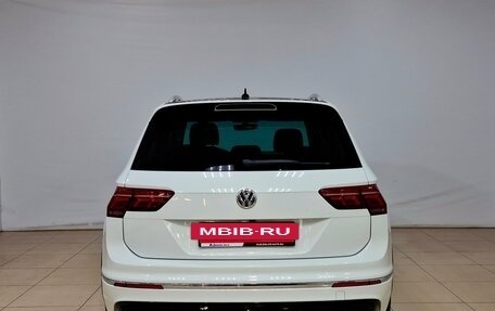 Volkswagen Tiguan II, 2018 год, 3 200 000 рублей, 6 фотография