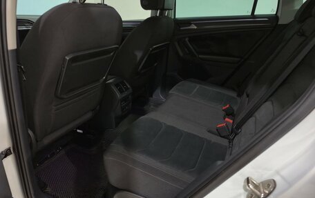 Volkswagen Tiguan II, 2018 год, 3 200 000 рублей, 19 фотография