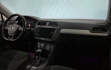 Volkswagen Tiguan II, 2018 год, 3 200 000 рублей, 16 фотография