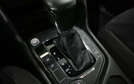 Volkswagen Tiguan II, 2018 год, 3 200 000 рублей, 25 фотография
