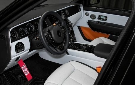 Rolls-Royce Cullinan, 2023 год, 47 994 000 рублей, 18 фотография