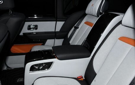 Rolls-Royce Cullinan, 2023 год, 47 994 000 рублей, 28 фотография