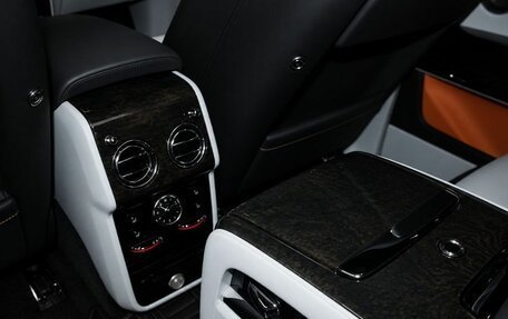 Rolls-Royce Cullinan, 2023 год, 47 994 000 рублей, 29 фотография