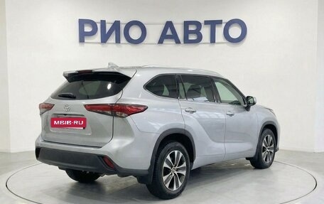 Toyota Highlander, 2021 год, 3 999 999 рублей, 4 фотография