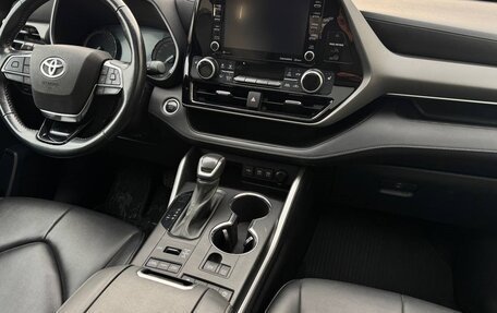 Toyota Highlander, 2021 год, 3 999 999 рублей, 16 фотография