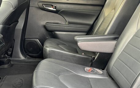Toyota Highlander, 2021 год, 3 999 999 рублей, 20 фотография