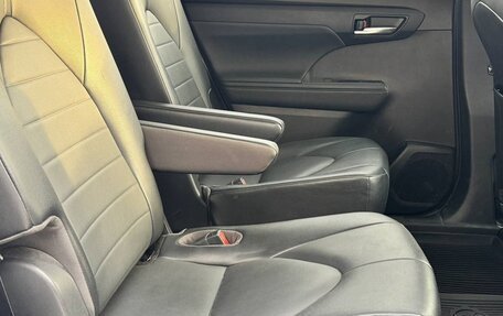 Toyota Highlander, 2021 год, 3 999 999 рублей, 19 фотография