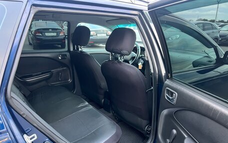 Toyota Avensis III рестайлинг, 2001 год, 499 999 рублей, 18 фотография