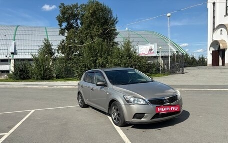 KIA cee'd I рестайлинг, 2010 год, 650 000 рублей, 3 фотография
