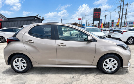 Toyota Yaris, 2022 год, 1 050 000 рублей, 4 фотография