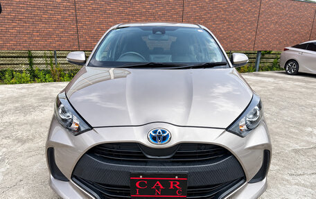 Toyota Yaris, 2022 год, 1 050 000 рублей, 2 фотография