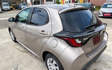 Toyota Yaris, 2022 год, 1 050 000 рублей, 6 фотография