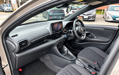 Toyota Yaris, 2022 год, 1 050 000 рублей, 10 фотография