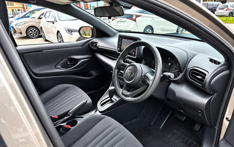 Toyota Yaris, 2022 год, 1 050 000 рублей, 9 фотография