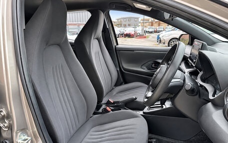 Toyota Yaris, 2022 год, 1 050 000 рублей, 11 фотография
