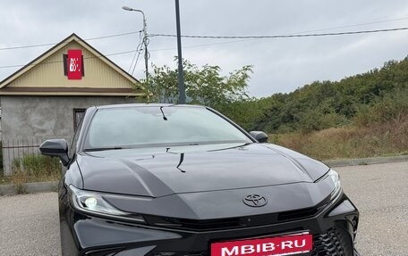 Toyota Camry, 2025 год, 3 200 000 рублей, 2 фотография