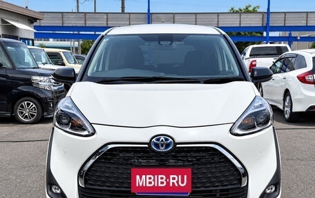 Toyota Sienta II, 2022 год, 1 550 000 рублей, 2 фотография