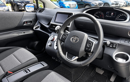 Toyota Sienta II, 2022 год, 1 550 000 рублей, 9 фотография