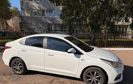 Hyundai Solaris II рестайлинг, 2017 год, 1 150 000 рублей, 3 фотография