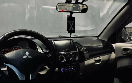 Mitsubishi L200 IV рестайлинг, 2010 год, 1 300 000 рублей, 10 фотография