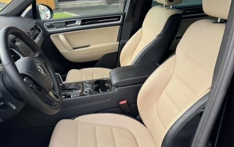 Volkswagen Touareg III, 2011 год, 2 750 000 рублей, 12 фотография