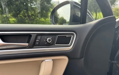 Volkswagen Touareg III, 2011 год, 2 750 000 рублей, 13 фотография