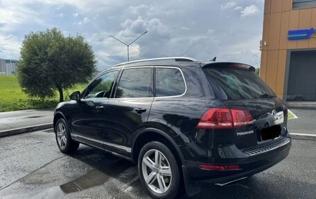 Volkswagen Touareg III, 2011 год, 2 750 000 рублей, 2 фотография