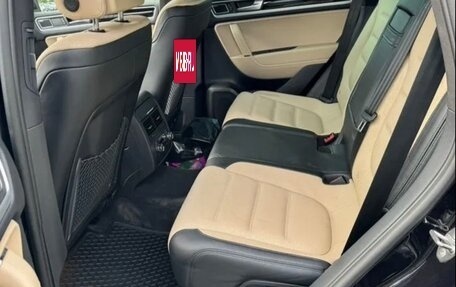 Volkswagen Touareg III, 2011 год, 2 750 000 рублей, 10 фотография