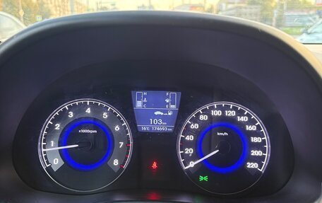 Hyundai Solaris II рестайлинг, 2014 год, 700 000 рублей, 8 фотография