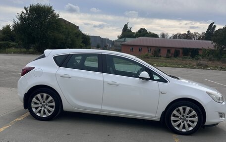 Opel Astra J, 2011 год, 940 000 рублей, 5 фотография