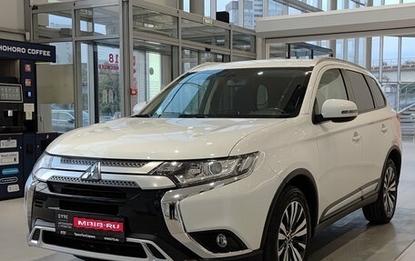 Mitsubishi Outlander III рестайлинг 3, 2019 год, 2 272 000 рублей, 1 фотография