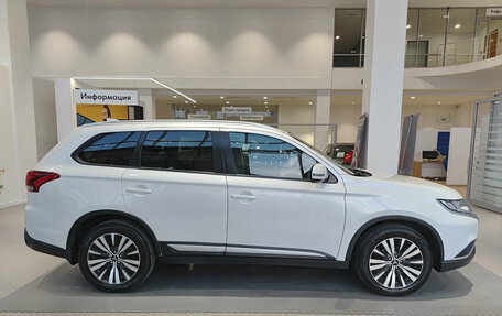 Mitsubishi Outlander III рестайлинг 3, 2019 год, 2 272 000 рублей, 5 фотография